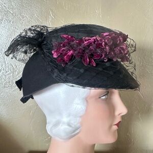 BEAUTIFUL 1940s' BLACK FELT TILT HAT + BURGUNDY FABRIC "FLOWERS" + BLACK VEIL